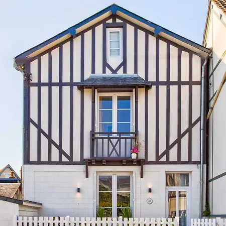 Holiday home Marie Normand *